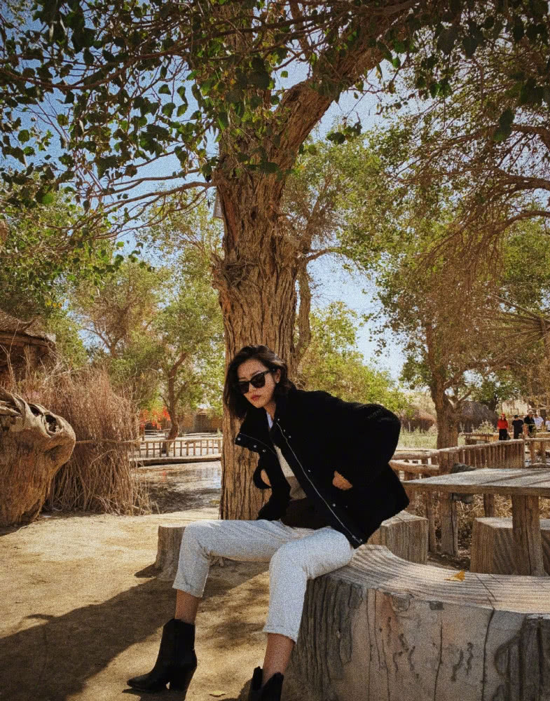 秋冬内搭怎么选？和刘雯一起内搭的高段位穿搭，温暖又青春