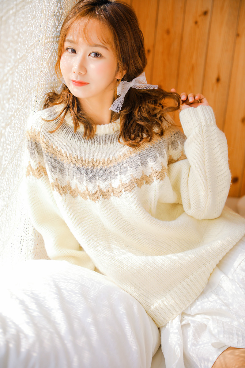 清秀美女慵懒性感私房写真图片