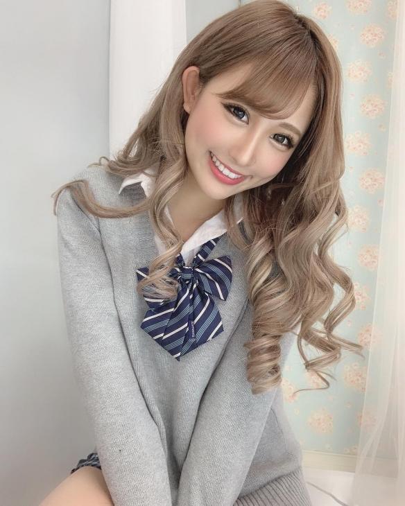 次时代辣妹超绝可爱！日杂00后人气模特伊藤桃々大波美图来袭