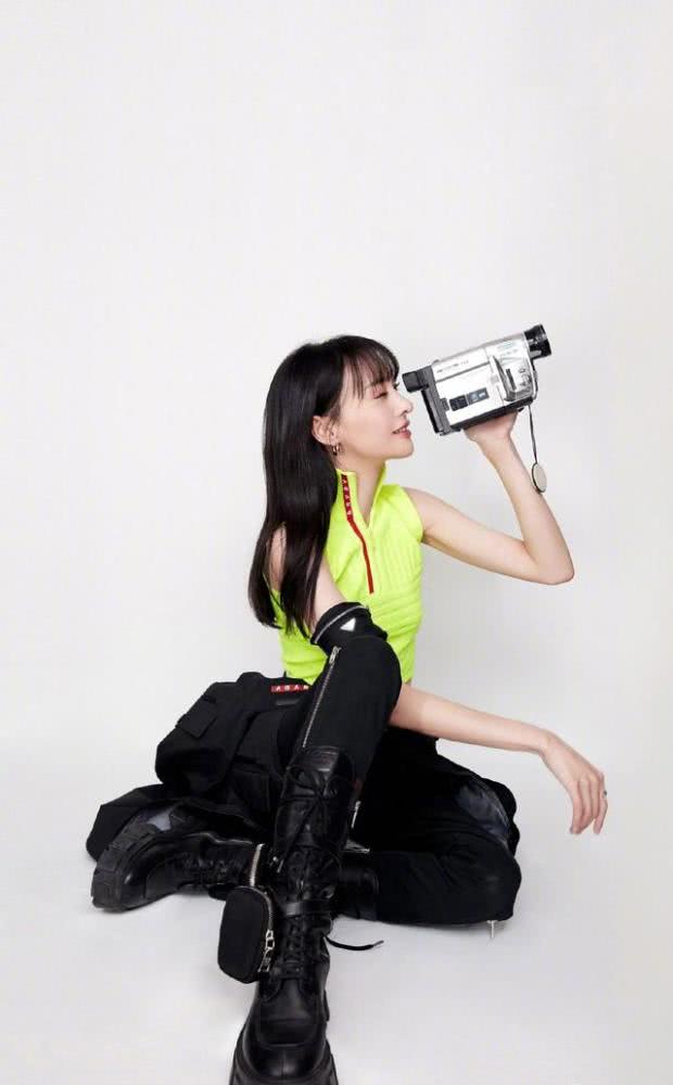 想显高显瘦试试这种搭配:小黑裤+小黑鞋