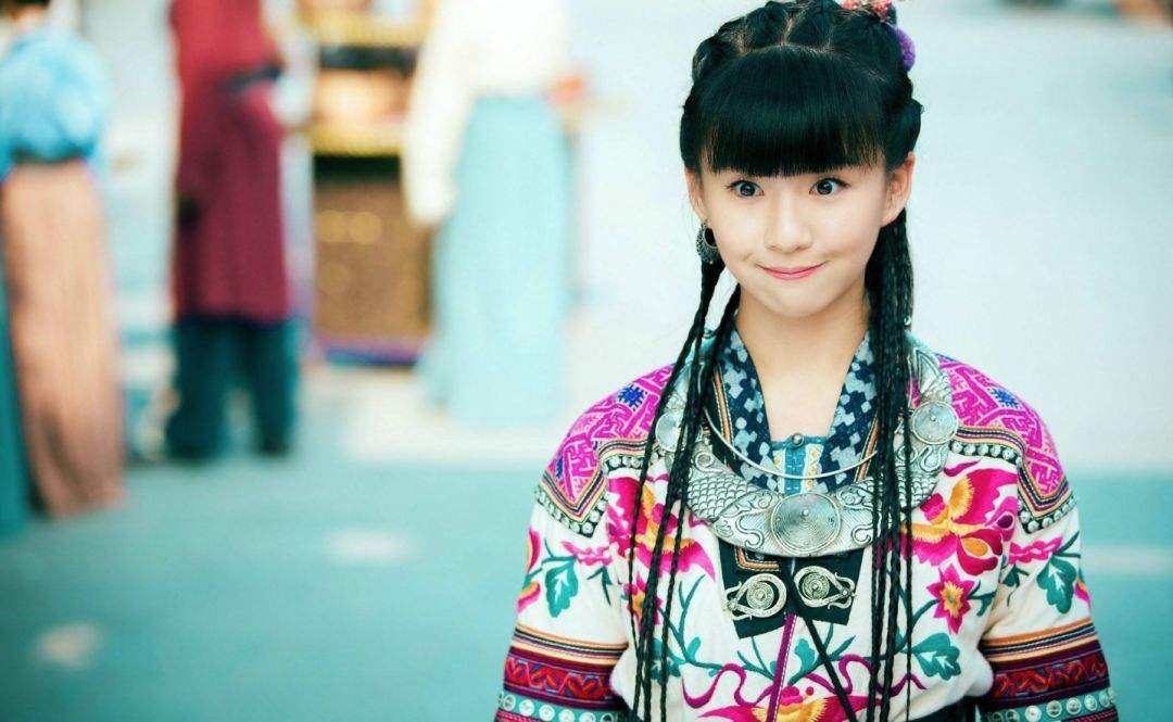 20岁小彩旗近照曝光,发胖腿粗灵气全无?再不像杨丽萍的接班人