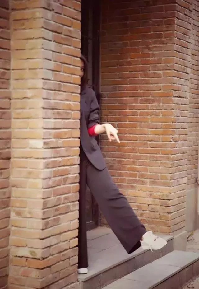 简直就是本行走的教科书!高圆圆这拍照也太好看了吧!