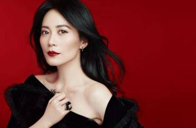 47岁不老女神至今未婚，被问如何解决生理问题，直言有固定伴侣