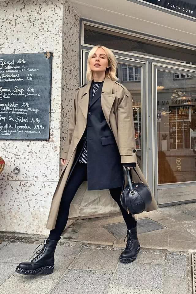 想显高显瘦试试这种搭配:小黑裤+小黑鞋