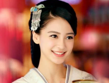 周冬雨力压范冰冰获影后，Baby遇尴尬，相差3岁这差距真大