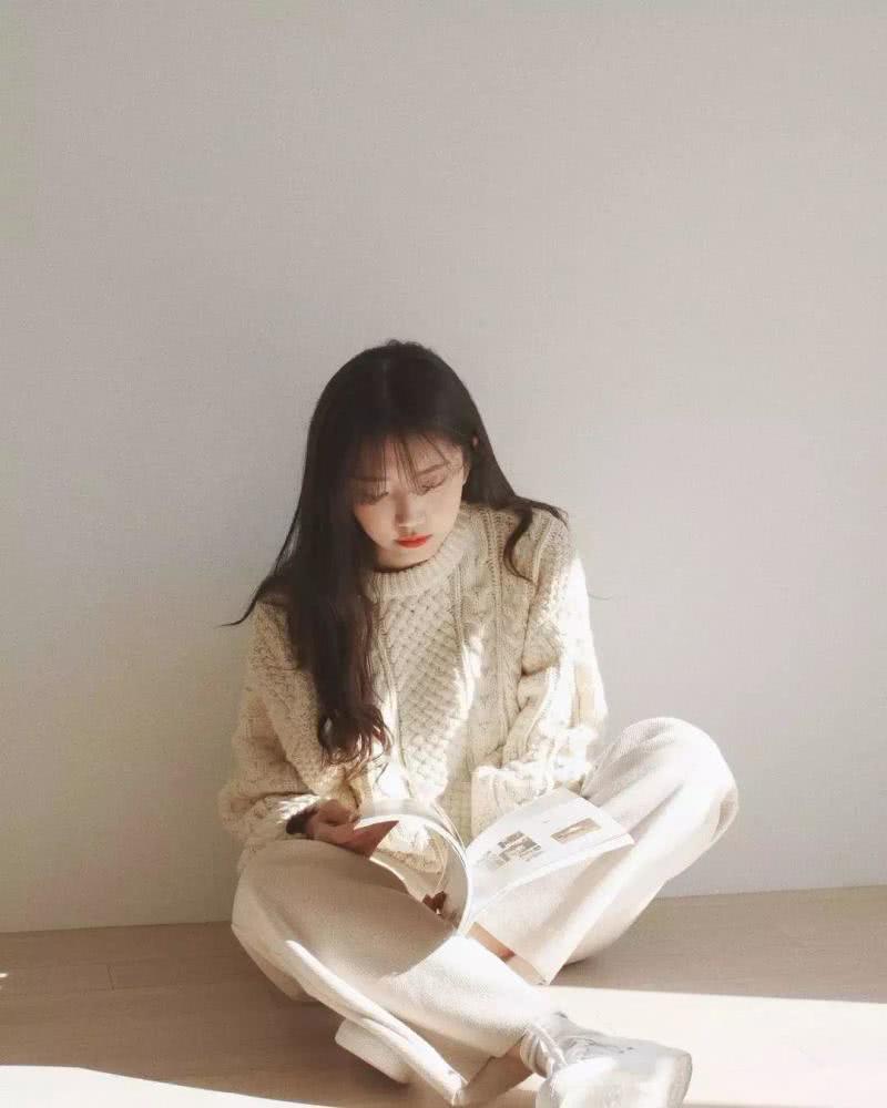 什么颜色穿上更显高级感?买衣服前这几个颜色一定要了解下