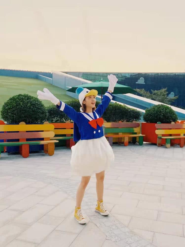 小美女沈月被爆做腿部吸脂,萝卜腿消失引质疑,女明星为了身材太拼了