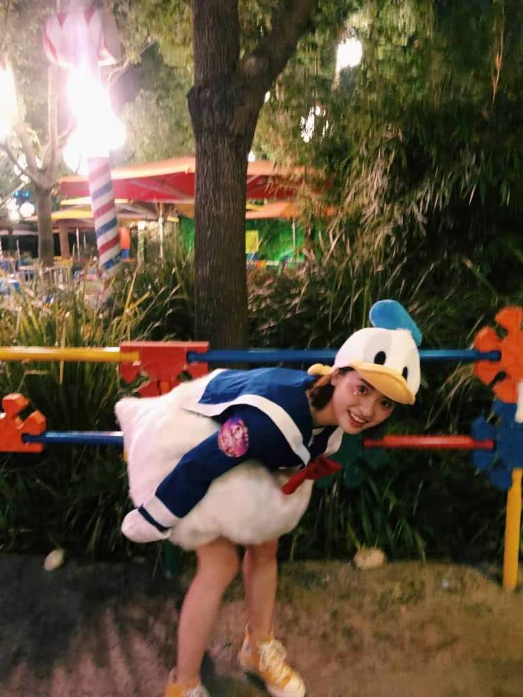 小美女沈月被爆做腿部吸脂,萝卜腿消失引质疑,女明星为了身材太拼了