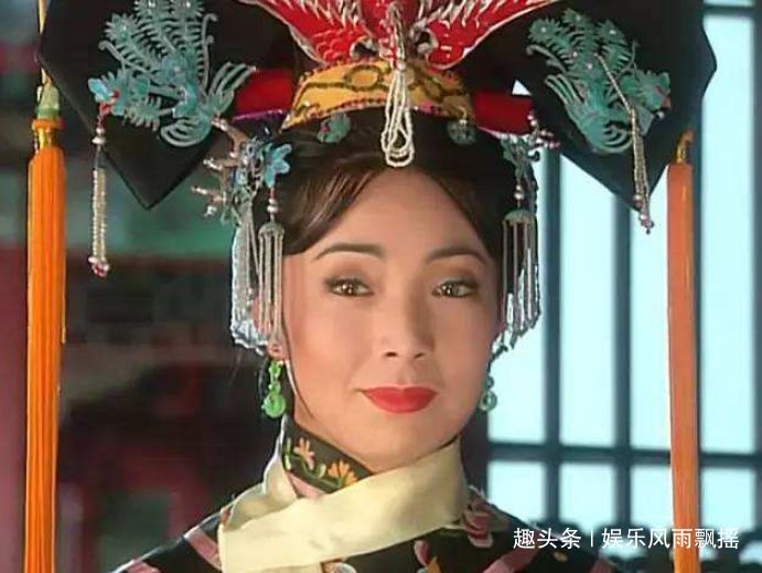 曾是80后童年“阴影”,与自己的老师结婚,今57岁被丈夫独宠32年