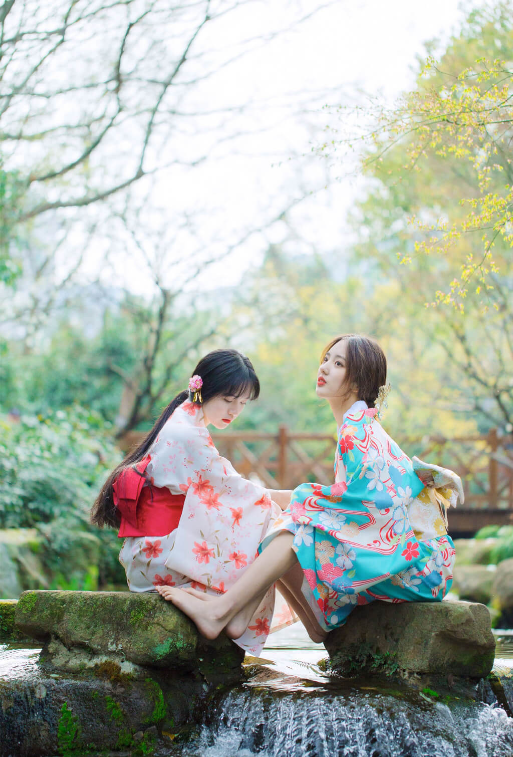 日系和服姐妹花性感养眼写真图片