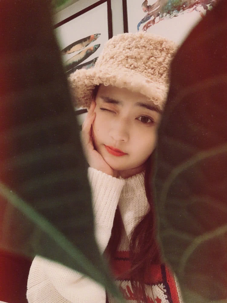 方脸女生如何不整容就改变脸型？学会这3个小技巧让你低成本低风险