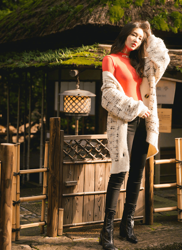 李沁一身超紧造型太考验身材了,果然是腿精