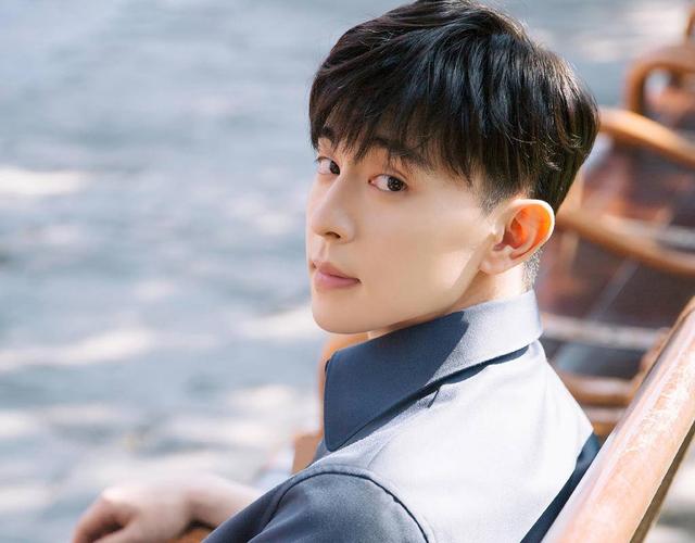 盘点被“加戏”质疑坑了的明星：罗云熙被骂上热搜，她被P遗照