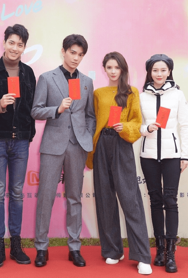 美女张予曦穿“睡裤”出镜,这造型让人看呆了