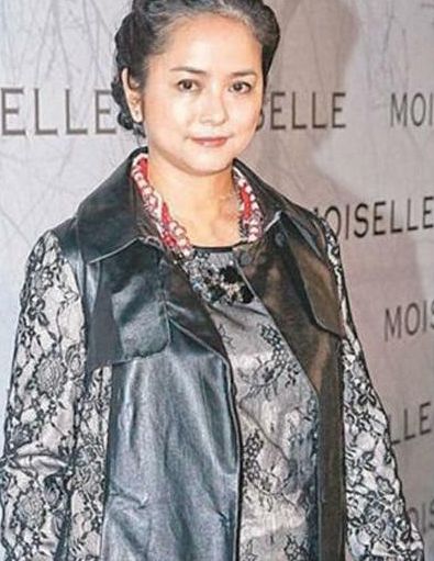 林志颖苦追她3年被拒，在当红时退圈嫁富商，现在落魄成这样