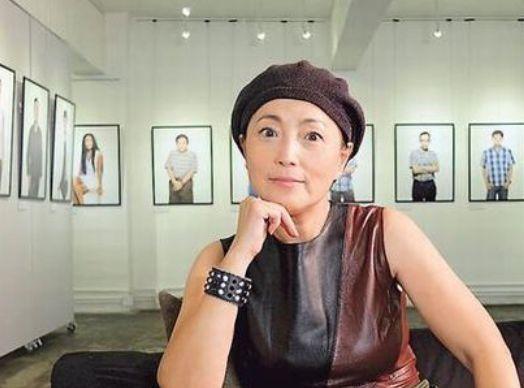 因台词太多,周星驰允许她不背台词后期配音,她不肯如今成就经典