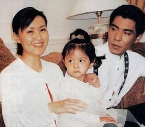 她曾是百花影后,比刘晓庆还火,抛夫弃女嫁小10岁男星却被抛弃