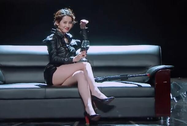 周星驰一眼相中的女人，就凭她这双“包浆腿”，在娱乐圈混口饭！