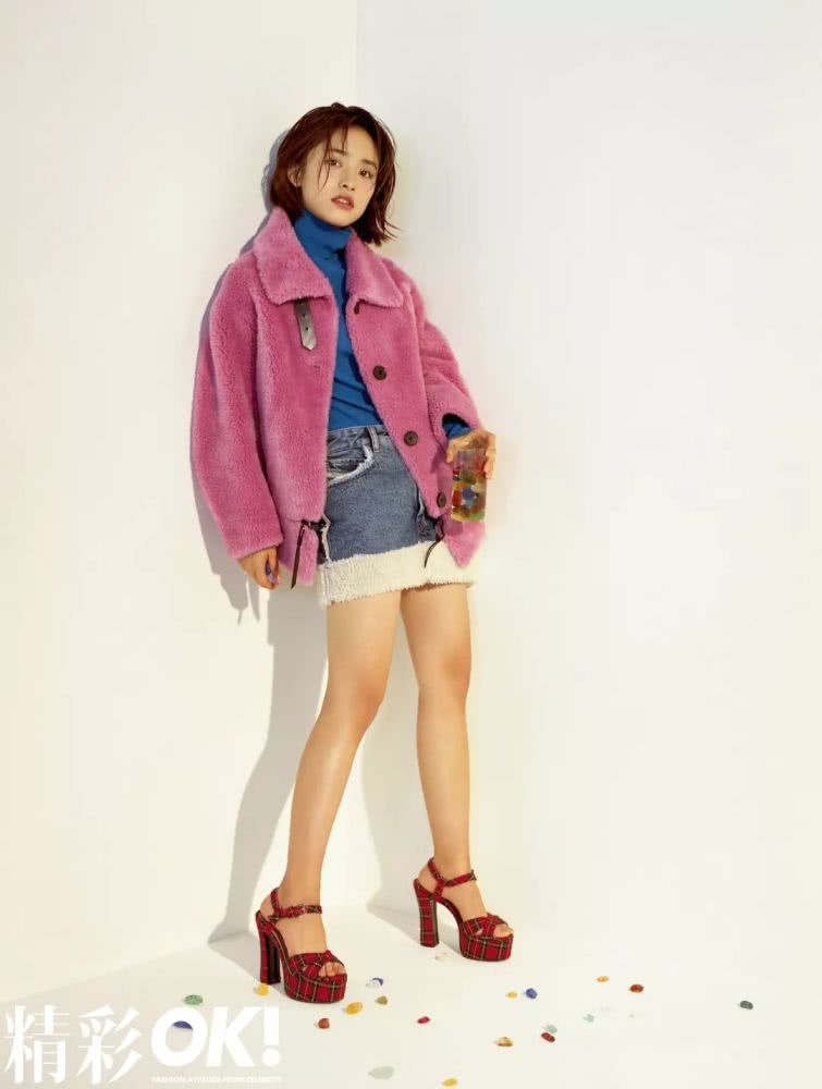 沈月拍摄时尚大片，化身元气少女