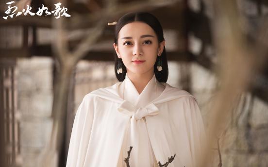 明星出道前职业:迪丽热巴是售楼小姐,明道最可怜,李易峰蛮时尚