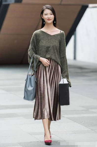 11月后别急着穿裤子！试试这4款超模裙，高级还显腿长