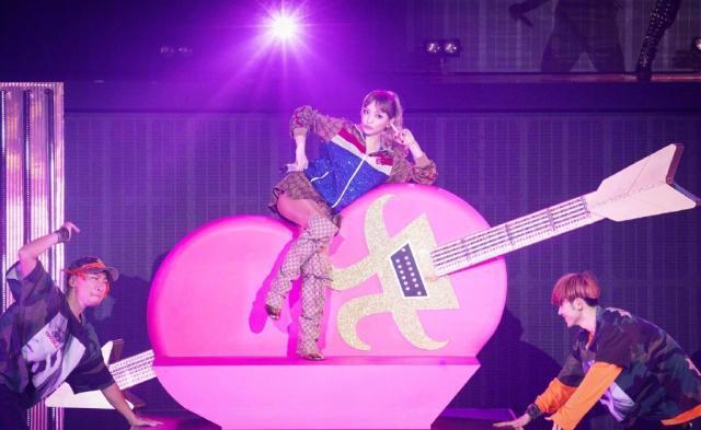 左耳失聪,绯闻与争议缠身,被万千少女迷恋的滨崎步