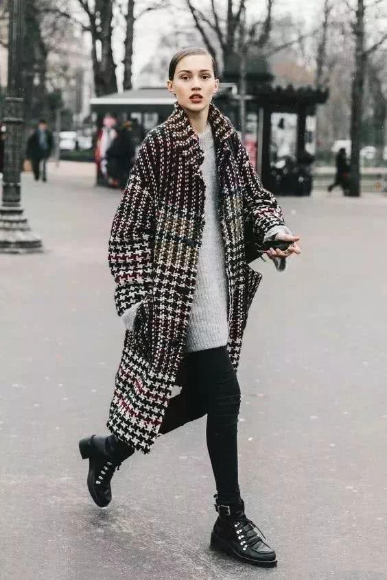 想显高显瘦试试这种搭配:小黑裤+小黑鞋