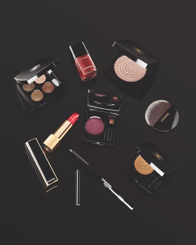 没想到周黑鸭的彩妆礼盒和香奈儿居然不分上下