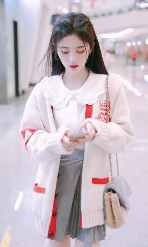 美女鞠婧祎最新街拍,一双腿简直白到晃眼,也太仙了