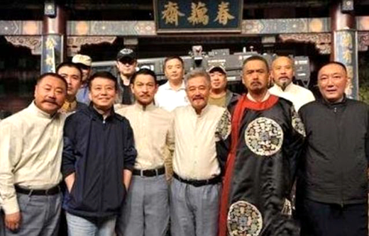 赵本山背景到底有多强大?看看他和别人的合照,网友:惹不起!