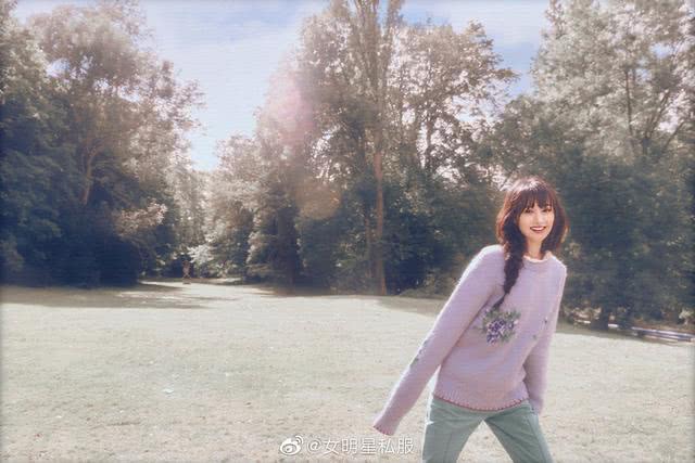 清纯美女郑爽毛衣造型唯美浪漫!岂料隔空撞上韩国当红女星孔孝真、金泫雅