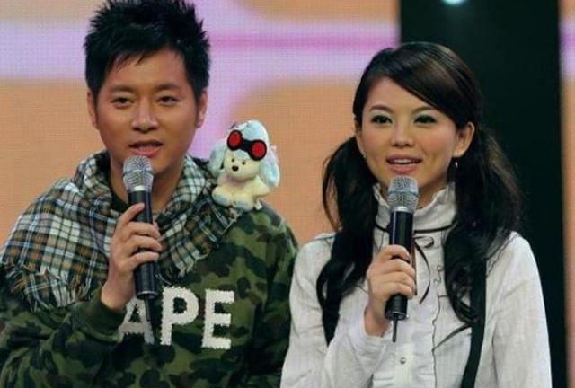 曾是湖南台一哥,汪涵是他助理,因妻子怂恿跳槽,如今成婚庆司仪