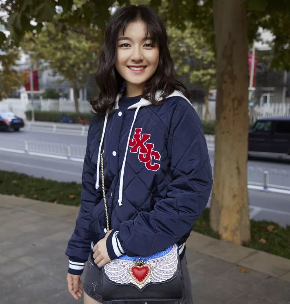 今年秋冬最火的外套是它，遮肉保暖还有个性