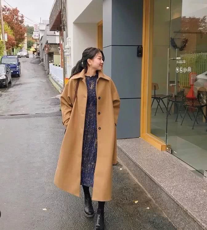 大衣搭配裙子,秋冬时髦精都这样穿!