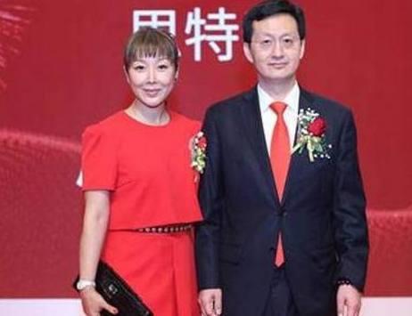 她一曲爆红20年，3段感情被传克夫，45岁嫁富豪被质疑整容