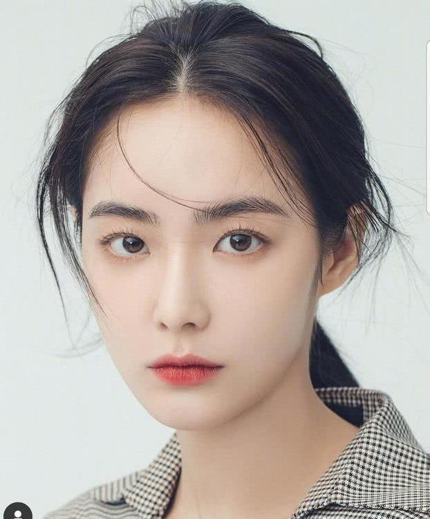 都说鞠婧祎初恋野生眉美爆了,为什么我感觉越来越看不懂潮流了