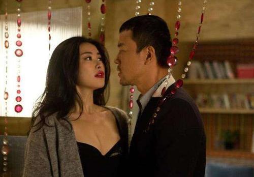 她是公认的东方第一美人,曾连续7年登全球百美榜,如今35岁过成了这样