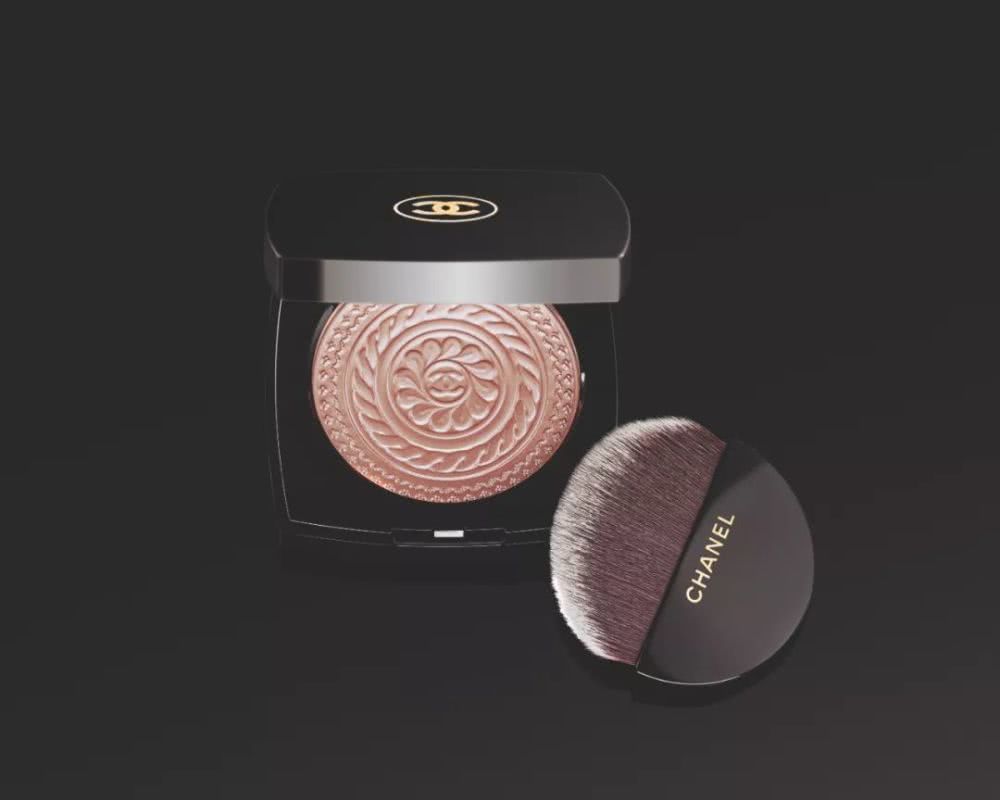 没想到周黑鸭的彩妆礼盒和香奈儿居然不分上下