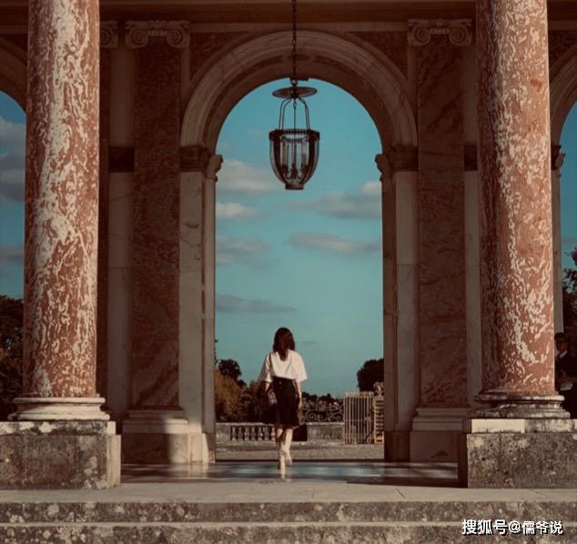 模范网红情侣分手，疑似男方出轨女方好友，被女方曝光出轨证据