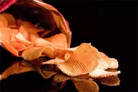 脱发是什么原因引起的？女性脱发怕头秃教你一招就管用