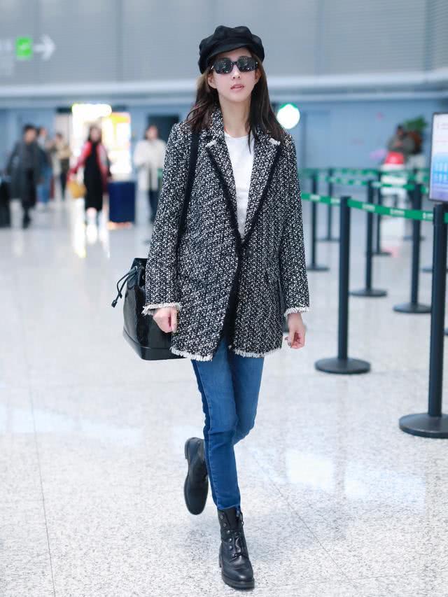 美女张钧甯机场街拍:穿廓形夹克清新又显气质