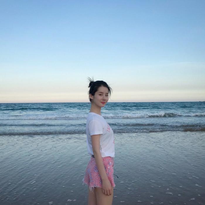 周星驰一眼相中的女人，就凭她这双“包浆腿”，在娱乐圈混口饭！