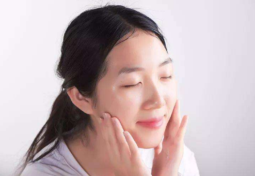 女人别怕花钱,要“富养”自己!注意4点“细节”,比同龄人年轻