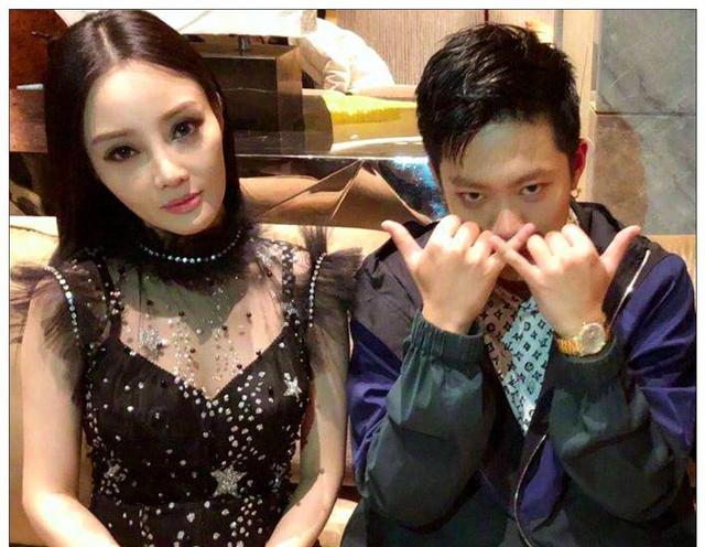 贾乃亮忍不住了,亲口戳穿李小璐的真面目,网友:太狠了这女人