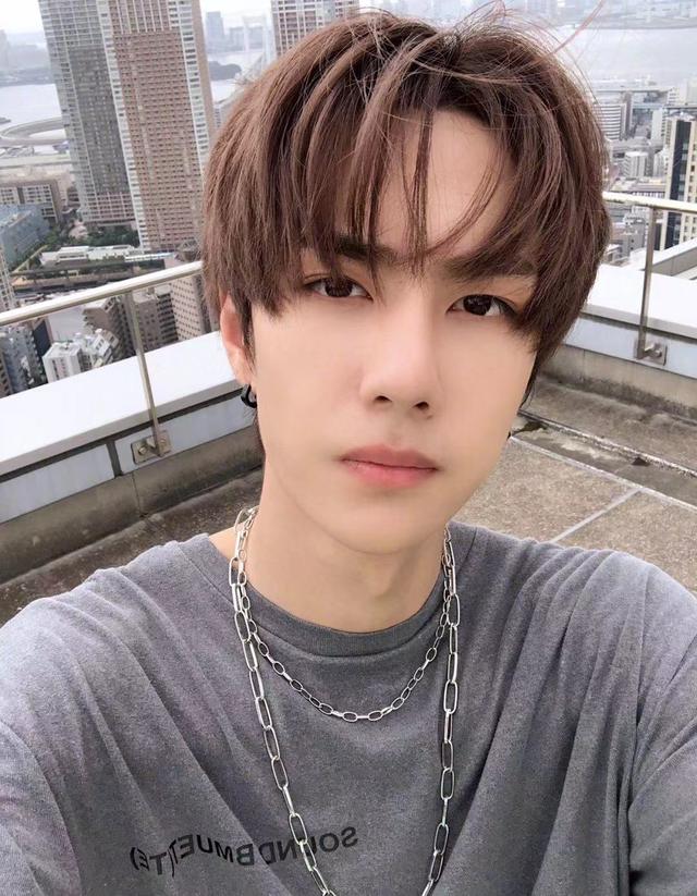 王一博教解析男生刘海发型,“可咸可甜”的男生发型这样剪更有型