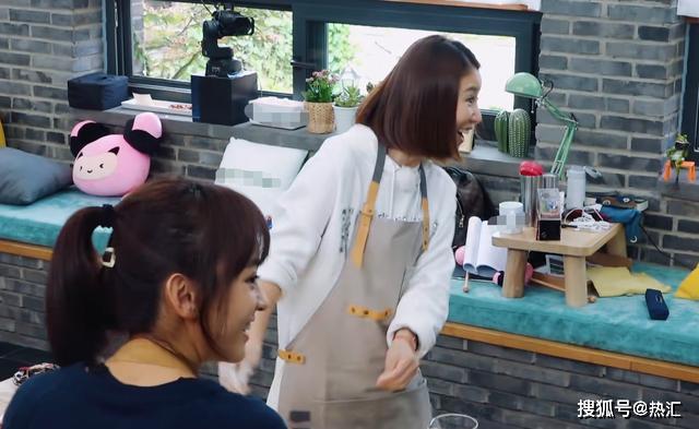 林心如多年再遇张铁林,激动呼喊皇阿玛,谁注意张铁林对她的称呼