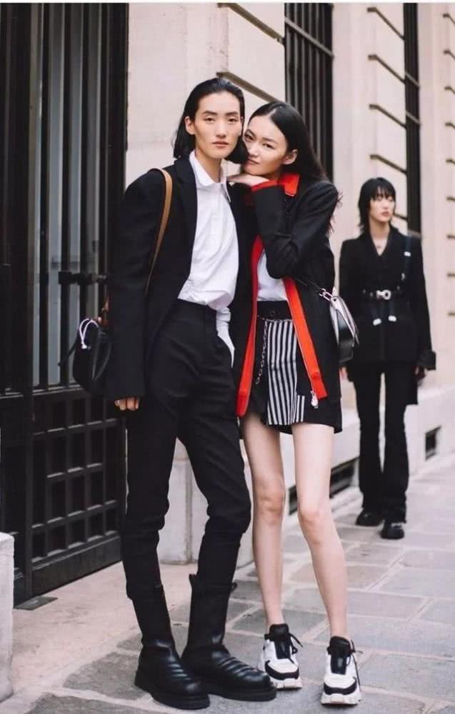 想显高显瘦试试这种搭配:小黑裤+小黑鞋