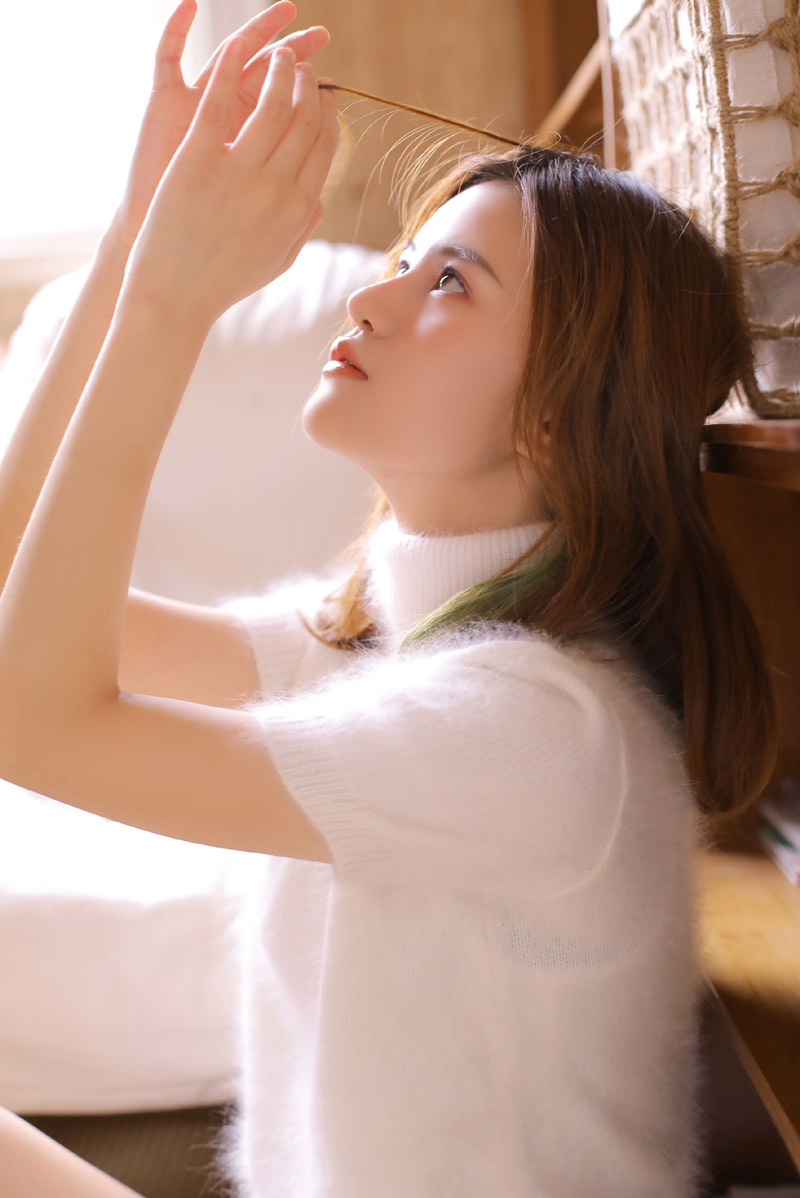 白嫩温柔美女性感迷人写真图片