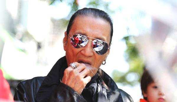 谢贤巅峰期有多狠?李小龙与他合影都要靠边站,拍部戏能买几栋楼