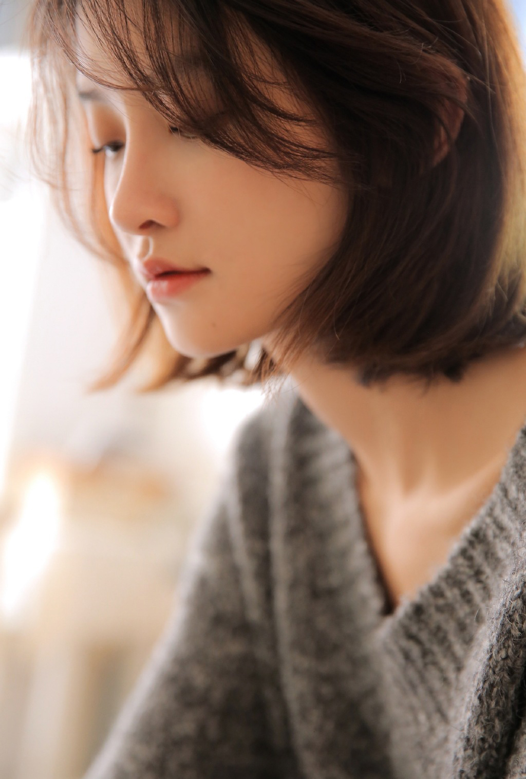 高颜值美女床上慵懒诱人写真图片
